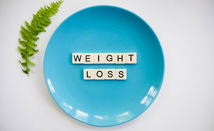 a Blue plate With Weight loss tips